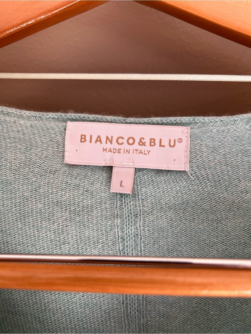 Bianco & Blue Cashmere Blend V-Neck Women's Sweater - Picture 3 of 5